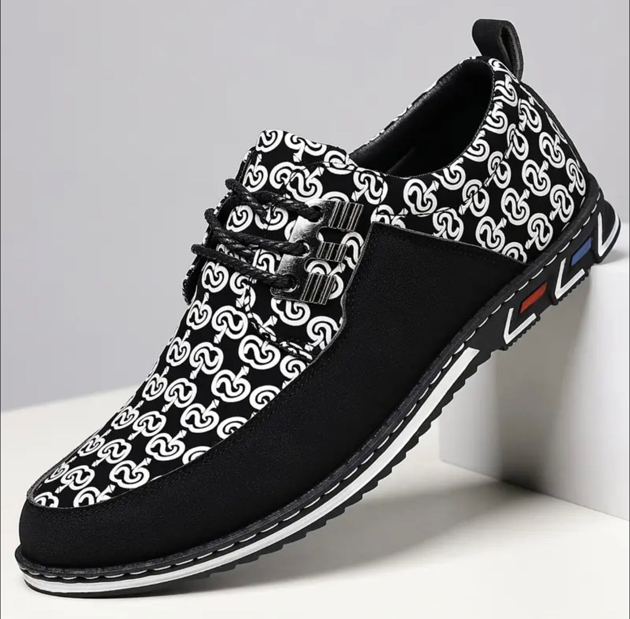Dress shoe